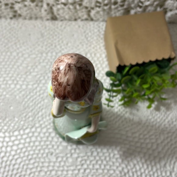 Porcelain figurine “ girl with a sunhat” - Picture 8 of 9